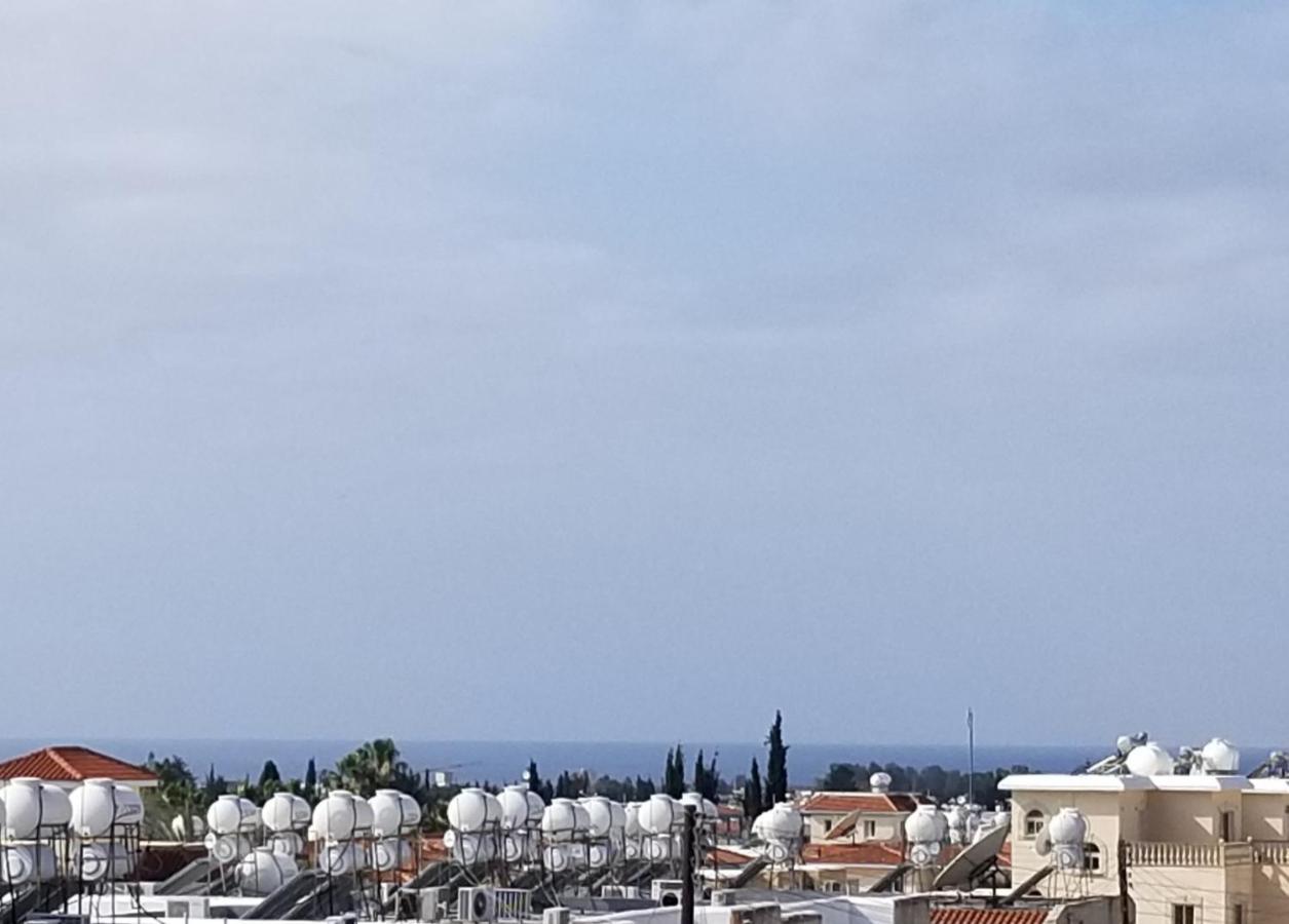 Penthouse Apartment Universal Paphos Bagian luar foto