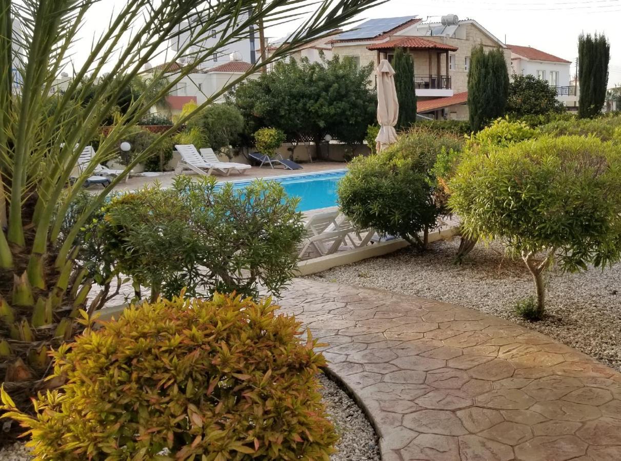 Penthouse Apartment Universal Paphos Bagian luar foto