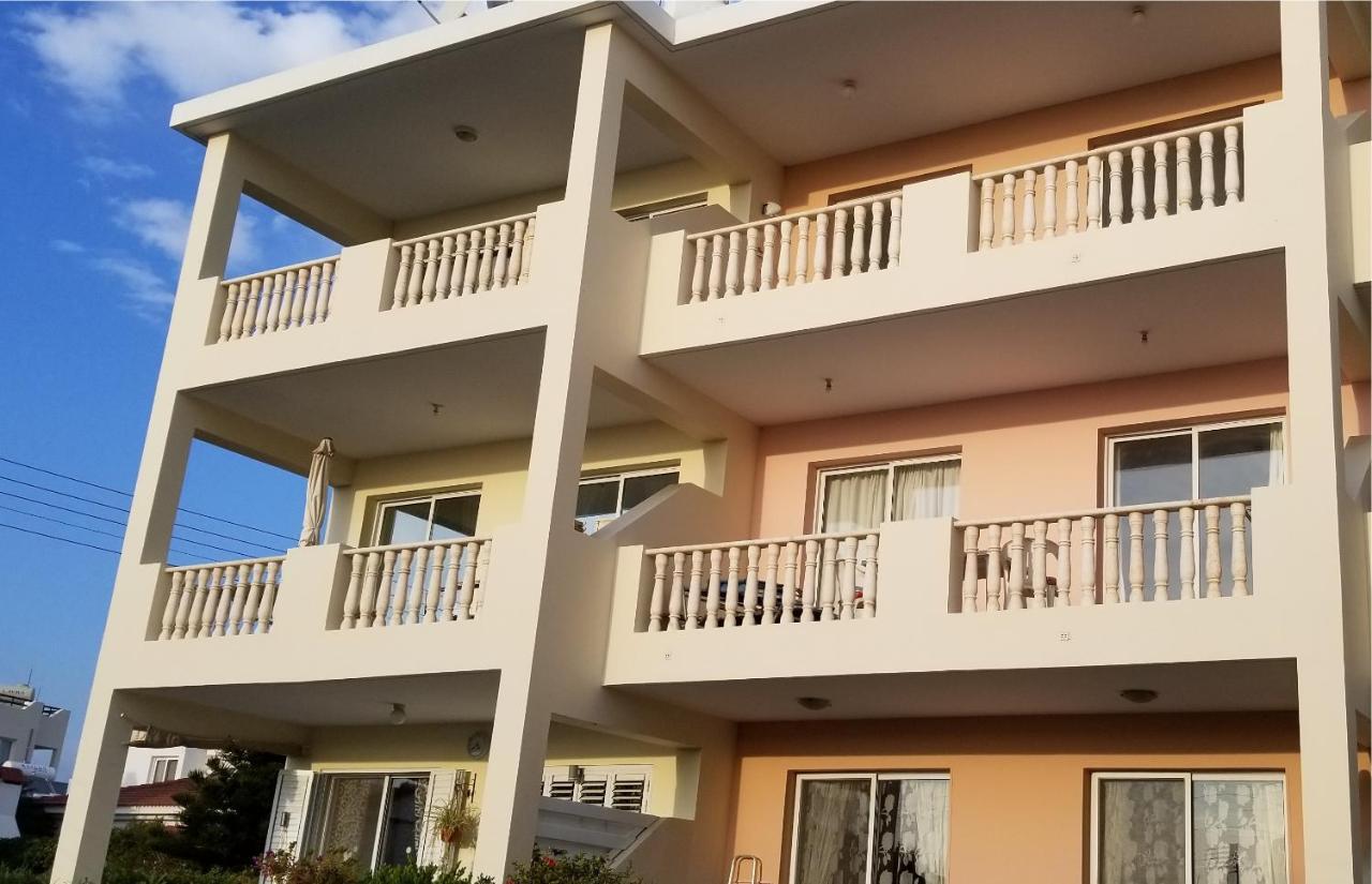 Penthouse Apartment Universal Paphos Bagian luar foto