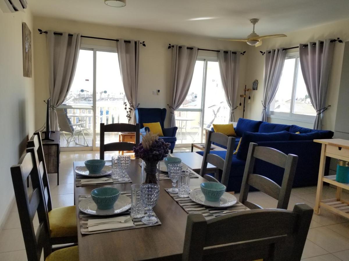 Penthouse Apartment Universal Paphos Bagian luar foto